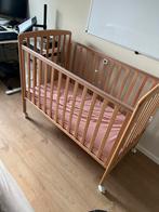 Babybedje met matras en wielen - 70x140, Ophalen, Gebruikt, Ledikant