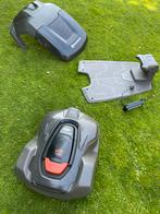 nette husqvarna 450x GPS automower/robotmaaier met garage, Tuin en Terras, Cirkelmaaier, Ophalen of Verzenden, Zo goed als nieuw
