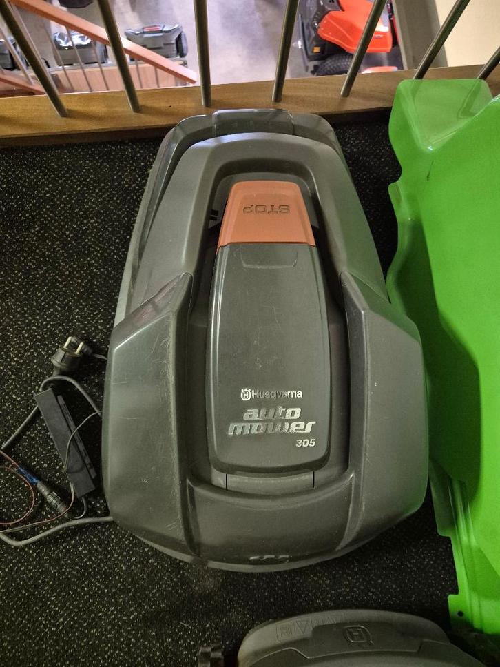 Husqvarna Automower 305 robotmaaier, Tuin en Terras, Robotmaaiers, Gebruikt, 20 tot 25 cm, Ophalen of Verzenden