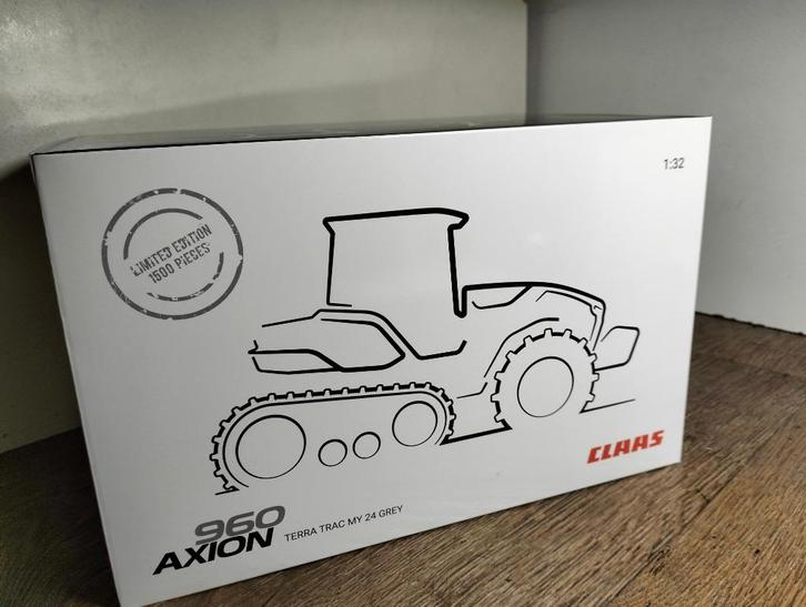 Te koop UH Claas Axion 960 Gray Terra Trac MY24 Gelimiteerd, Hobby en Vrije tijd, Modelauto's | 1:32, Nieuw, Tractor of Landbouw