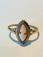 Ring met camee. Goud ? Astron Charnier, Ophalen of Verzenden, Zo goed als nieuw, 17 tot 18, Dame