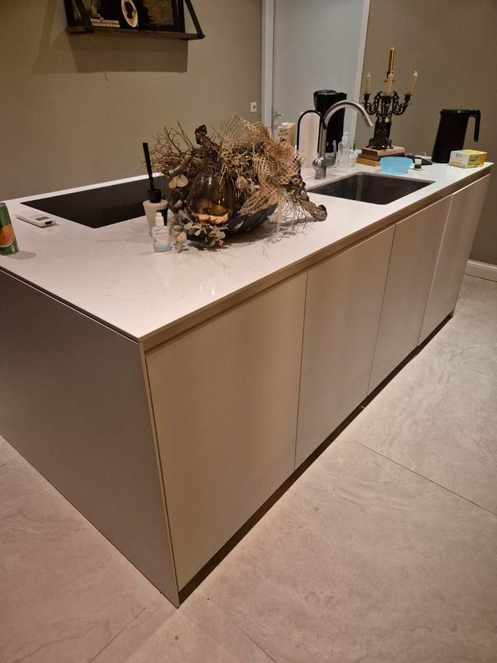 Mooie Bulthaup witte keuken met apparatuur, Huis en Inrichting, Keuken | Complete keukens, Gebruikt, Overige typen, Wit, Ophalen of Verzenden