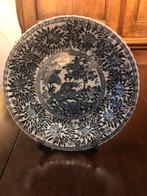 OUD CHINEES BORD GERIBBELD BLAUW/WIT, Antiek en Kunst, Antiek | Porselein, Ophalen of Verzenden