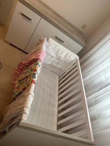 Transland babykamer set ledikant, commode, matras! Amsterdam beschikbaar voor biedingen