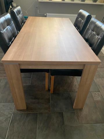 Eettafel incl 4 stoelen beschikbaar voor biedingen