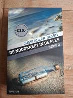 Jussi Adler-Olsen - De noodkreet in de fles, Jussi Adler-Olsen, Ophalen of Verzenden, Zo goed als nieuw, Nederland