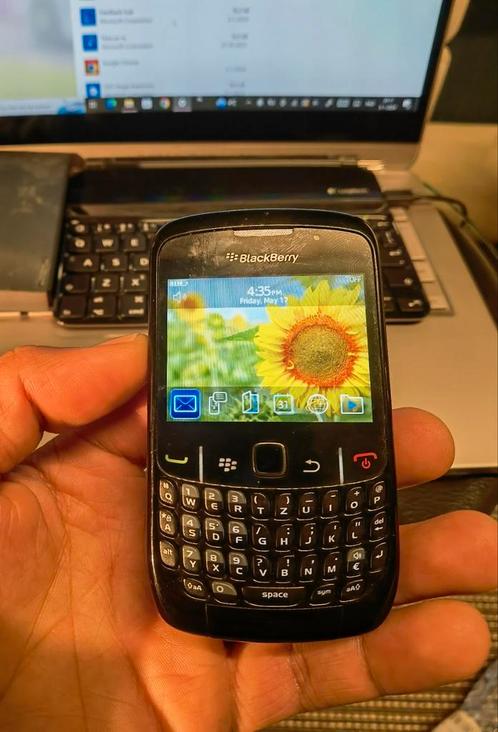 Goedwerkende blackberry curve 8520 

Leuk voor iemand die no, Telecommunicatie, Mobiele telefoons | Hoesjes en Frontjes | Blackberry