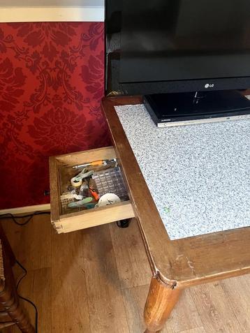 Tafel beschikbaar voor biedingen