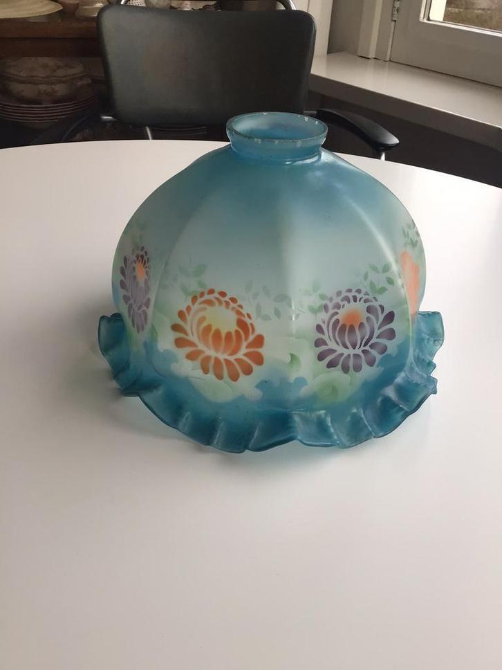 Lampenkapje glas art deco blauw met decoratie bloemen, Antiek en Kunst, Antiek | Lampen, Ophalen of Verzenden