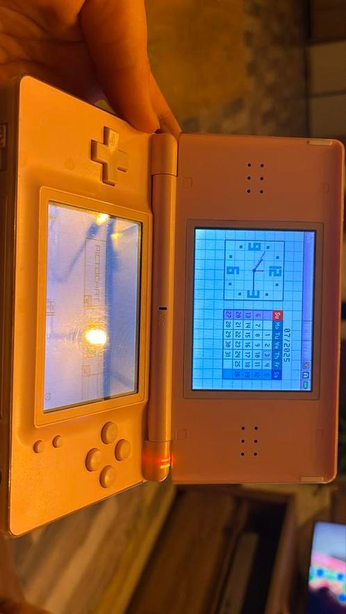 Nintendo DS rose, Spelcomputers en Games, Spelcomputers | Nintendo DS, Gebruikt, Overige modellen, Roze, Met games, Met beschermhoes of tas
