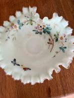 1880–1910 een opaline (melkglas) fruitschaal, Ophalen