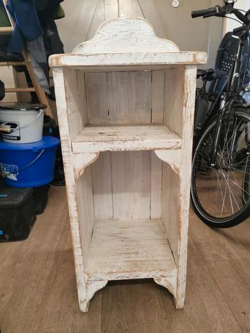 Nachtkastje brocante style.  beschikbaar voor biedingen