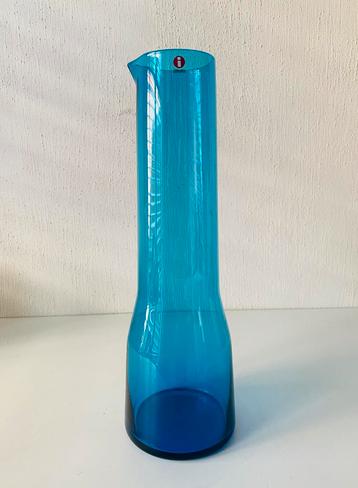 Iittala blauw glazen vaas / waterkan model Essence beschikbaar voor biedingen