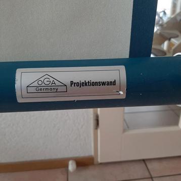Projectiescherm  beschikbaar voor biedingen