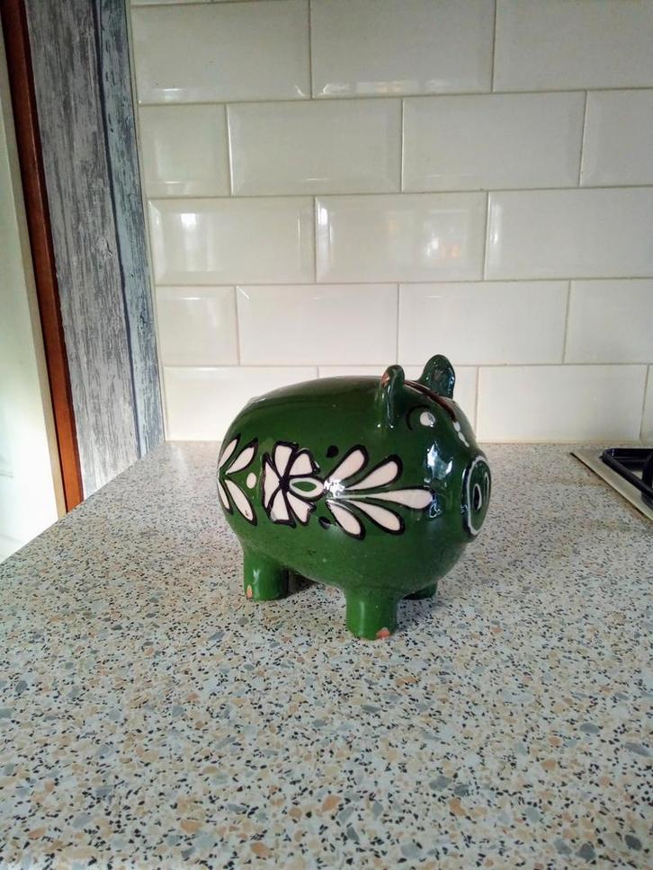 Aardewerk spaarvarken uit 1960., Verzamelen, Spaarpotten, Gebruikt, Steen, Aardewerk of Keramiek, Ophalen of Verzenden