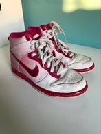 Nike Dunk High Cherry maat 38.5, Kleding | Dames, Schoenen, Nike, Ophalen of Verzenden, Gedragen, Wit