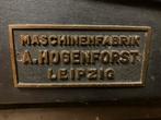 Antieke papierrilmachine- A. Hogenforst Leipzig, Ophalen
