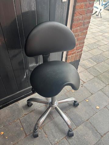 Ergonomische Bureaukruk met Rugleuning beschikbaar voor biedingen