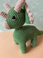 Hand gehaakte dino / dinosaurus Triceratops, Hobby en Vrije tijd, Ophalen of Verzenden, Nieuw, Haken, Overige typen