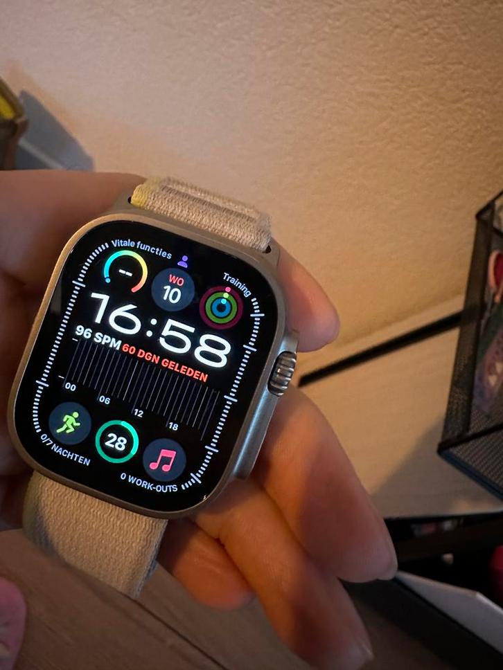 Apple watch ultra 1 met capaciteit van 98%, Sieraden, Tassen en Uiterlijk, Smartwatches, Zo goed als nieuw, iOS, Zwart, Conditie