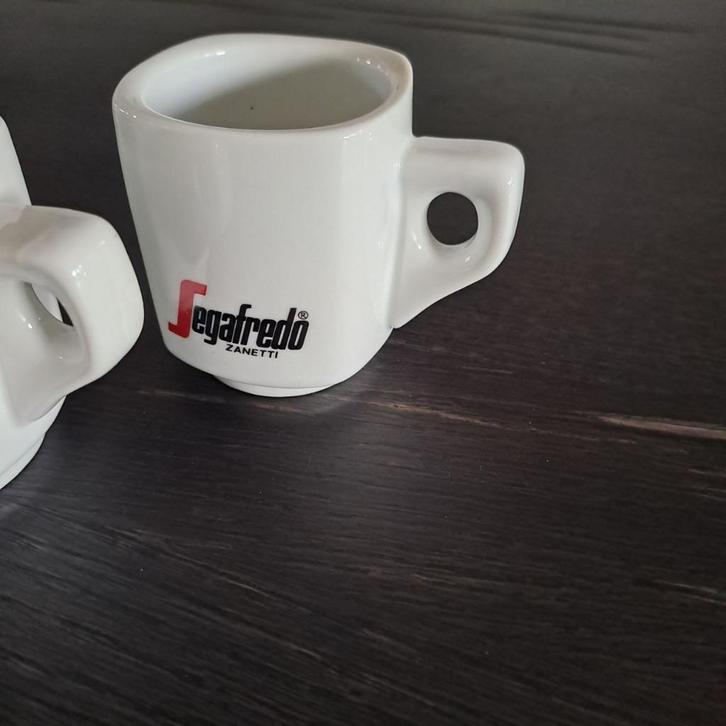 Segafredo expresso kopjes 3 stuks porseleinen kopjes, Huis en Inrichting, Keuken | Servies, Nieuw, Kop(pen) en/of Schotel(s), Overige stijlen