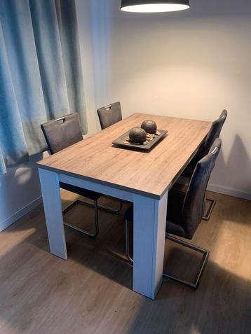 Tafelset beschikbaar voor biedingen