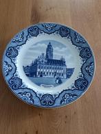 Wandbord middelburg stadhuis sogiete ceramique maestricht, Antiek en Kunst, Antiek | Wandborden en Tegels, Ophalen of Verzenden