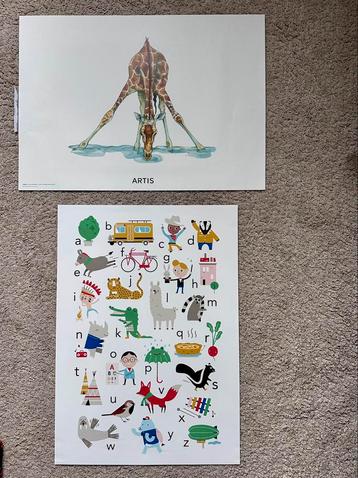 Twee kinderposters 50x70 Artis Giraf en alfabet beschikbaar voor biedingen