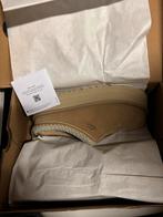 UGG Tasman Pantoffels - Comfort en Stijl!, Ophalen of Verzenden, Zo goed als nieuw, Bruin, Pantoffels of Sloffen