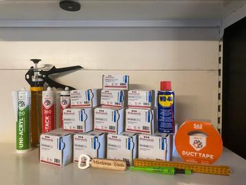 Bevestigingsmaterialen en ijzerwaren beschikbaar voor biedingen
