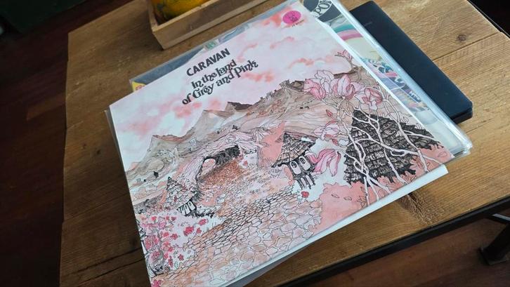 Caravan in the land of Grey and pink ( vinyl lp psych, Cd's en Dvd's, Vinyl | Pop, Zo goed als nieuw, 1960 tot 1980, 12 inch, Verzenden
