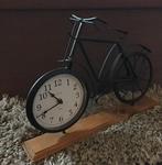 Fiets Met Klok, Huis en Inrichting, Woonaccessoires | Klokken, Ophalen of Verzenden, Zo goed als nieuw, Wekker of Tafelklok