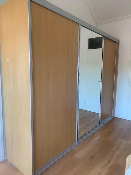 Schuifdeuren kast, Huis en Inrichting, Kasten | Kledingkasten, Zo goed als nieuw, 200 cm of meer, 200 cm of meer, 50 tot 75 cm
