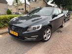 Volvo V60 D6 280pk Plug-in Hybrid 2014 Grijs, Auto's, Automaat, 1849 kg, USB, Vierwielaandrijving