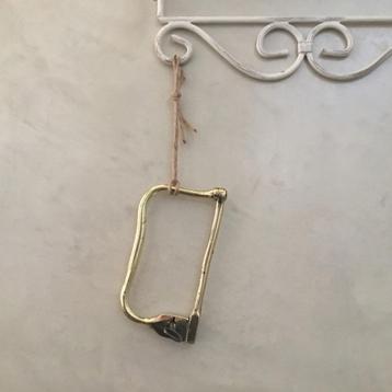 Hangslot beschikbaar voor biedingen