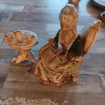 Vintage Porseleinen Dame met Theeservies beschikbaar voor biedingen