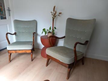 Klassiek paar elegante Deense "His and Hers" fauteuils beschikbaar voor biedingen