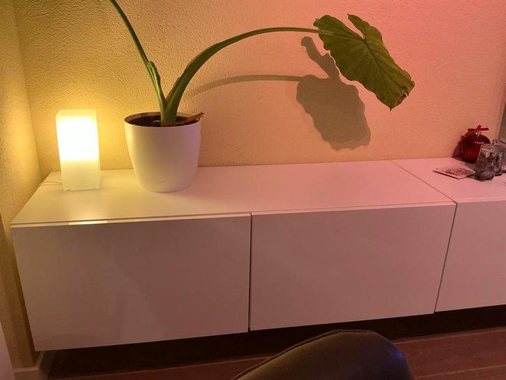 IKEA Besta Wandkast - Hoogglans Wit, Huis en Inrichting, Kasten | Dressoirs, Zo goed als nieuw, 100 tot 150 cm, 25 tot 50 cm, Met deur(en)