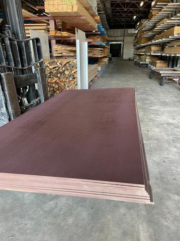 Betontriplex Anti-slip en glad 125x250/150/300 beschikbaar voor biedingen