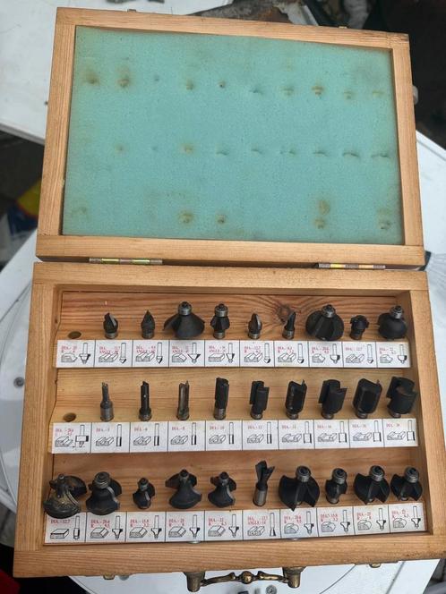 Houtfrezenset in kist (28 stuks), Doe-het-zelf en Verbouw, Gereedschap | Freesmachines, Zo goed als nieuw, Ophalen
