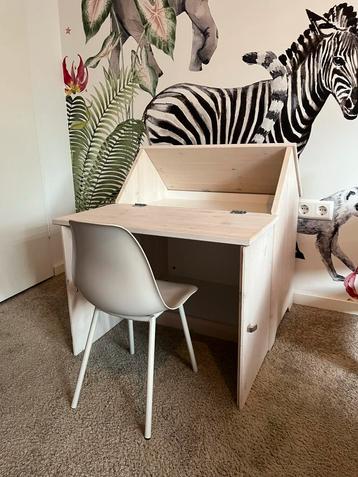 Kinderbureau / kast, bureau huisje, wit, hout. beschikbaar voor biedingen