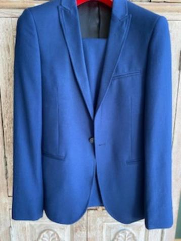 Kostuum maat 42 (Runway for party people) + blouse beschikbaar voor biedingen