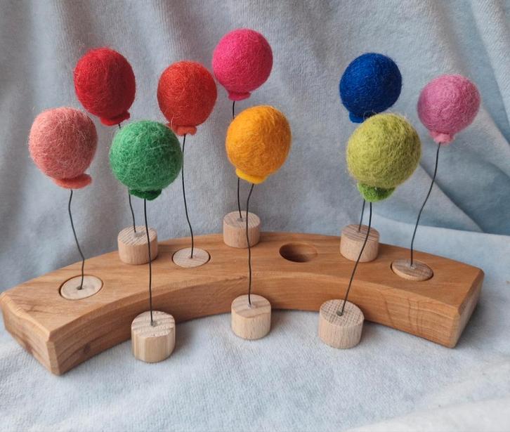 Vrije School Jaarring steker wolvilt ballon past in Grimms, Hobby en Vrije tijd, Vilt, Nieuw, Figuurtje(s), Wolvilt, Verzenden