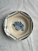 Vintage soepbord met blauwe bloemen decoratie., Ophalen of Verzenden