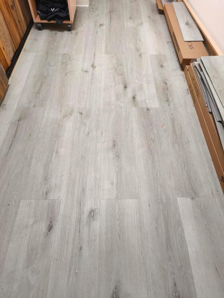 Gezocht 3 of 4 pak SPC Flooring PVC klik laminaat, Doe-het-zelf en Verbouw, Vloerdelen en Plavuizen, Zo goed als nieuw, Laminaat