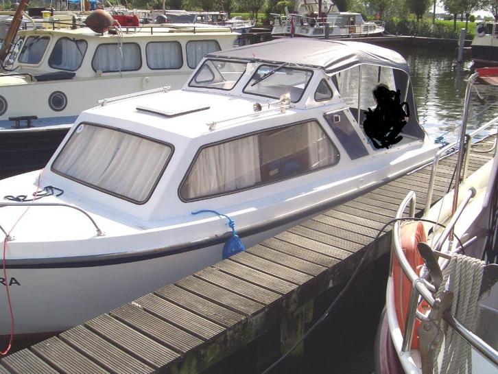 Motorboot met trailer, Watersport en Boten, Motorboten en Motorjachten, Gebruikt, Polyester, Tot 6 meter, Benzine, Buitenboordmotor
