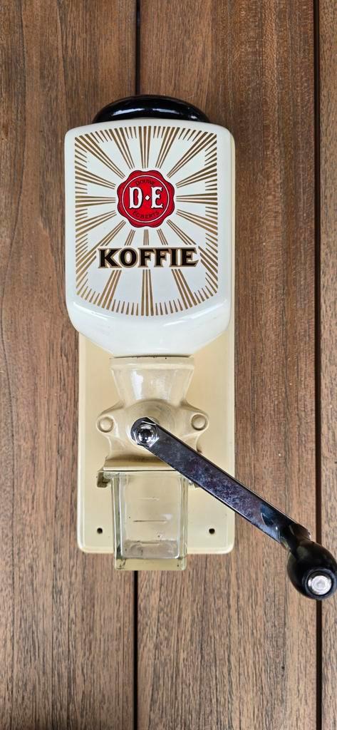 De vintage wandkoffiemolen, Nieuw in doos, Antiek en Kunst, Antiek | Keukenbenodigdheden, Ophalen