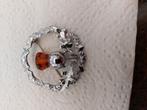 Broche. Schotse distel. 3,5 x 3,5 cm. Met amber, Ophalen of Verzenden, Zo goed als nieuw, Overige materialen