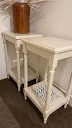 Twee witte sidetables (moeten weg), Huis en Inrichting, Tafels | Sidetables, Ophalen, 50 tot 100 cm, Vierkant, Zo goed als nieuw