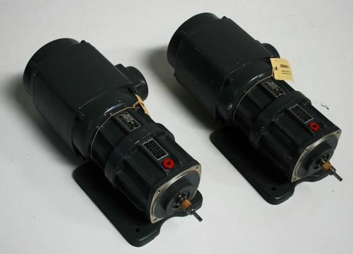 2 elektromotoren met reductiekast vanaf € 50, Doe-het-zelf en Verbouw, Motoren, Zo goed als nieuw, Elektromotor, Minder dan 1400 rpm